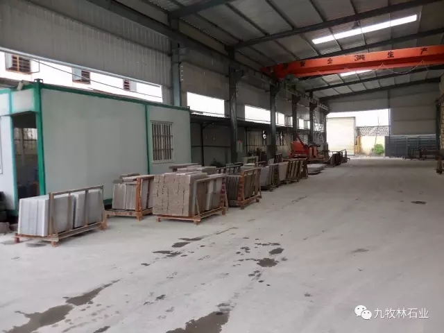 1-2010050Z102412.jpg
